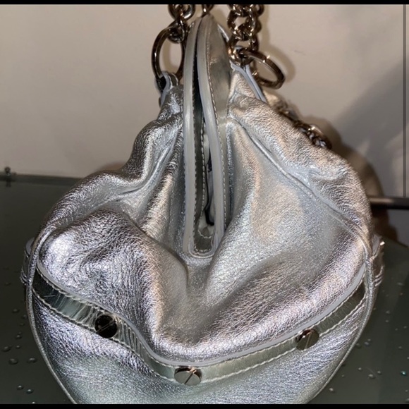 VERSACE RARE METALLIC SILVER LEATHER & OSTRICH LEATHER CLEAN SHOULDER BAG. - Picture 3 of 15